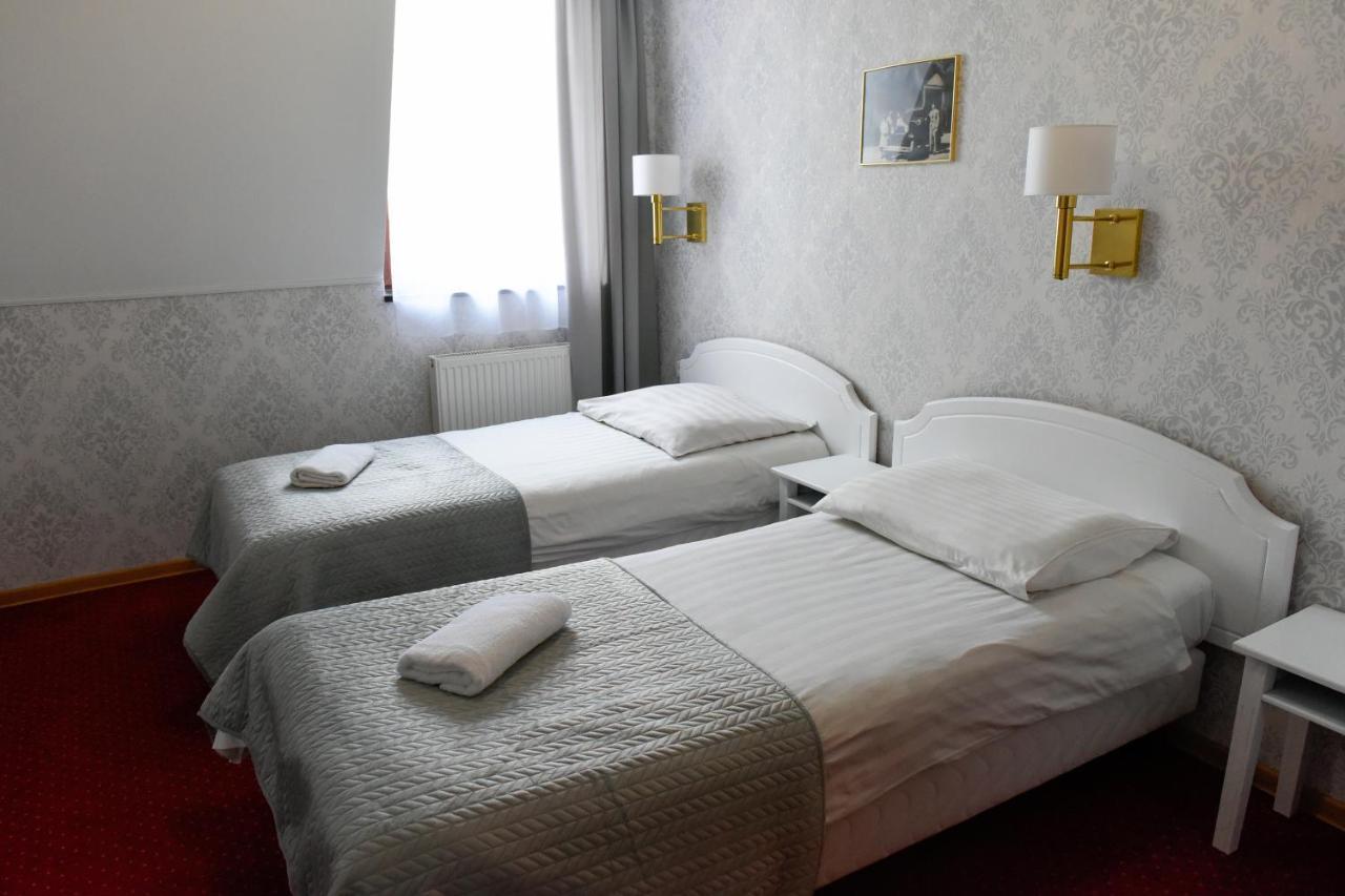 Dwor Ostoia Hotel Rymanow Exterior photo