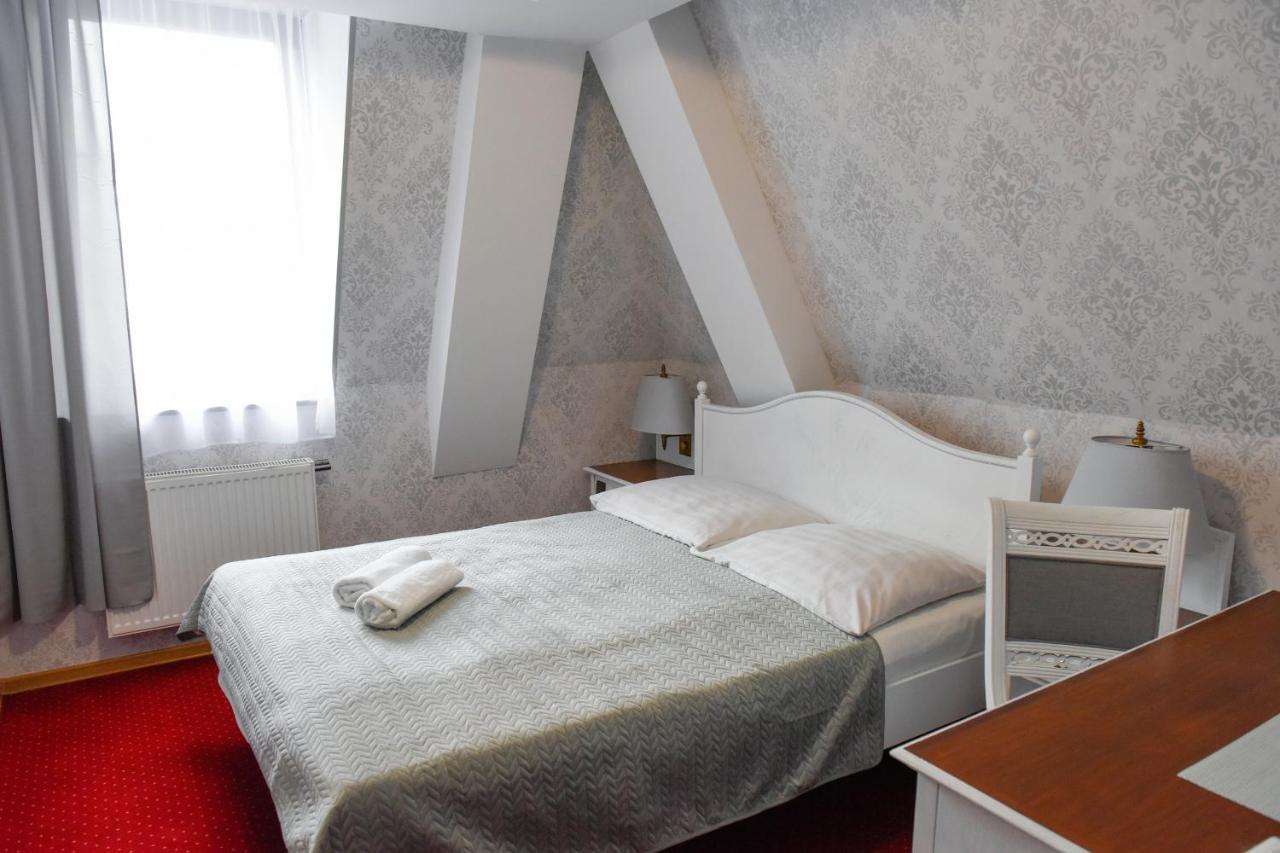 Dwor Ostoia Hotel Rymanow Exterior photo