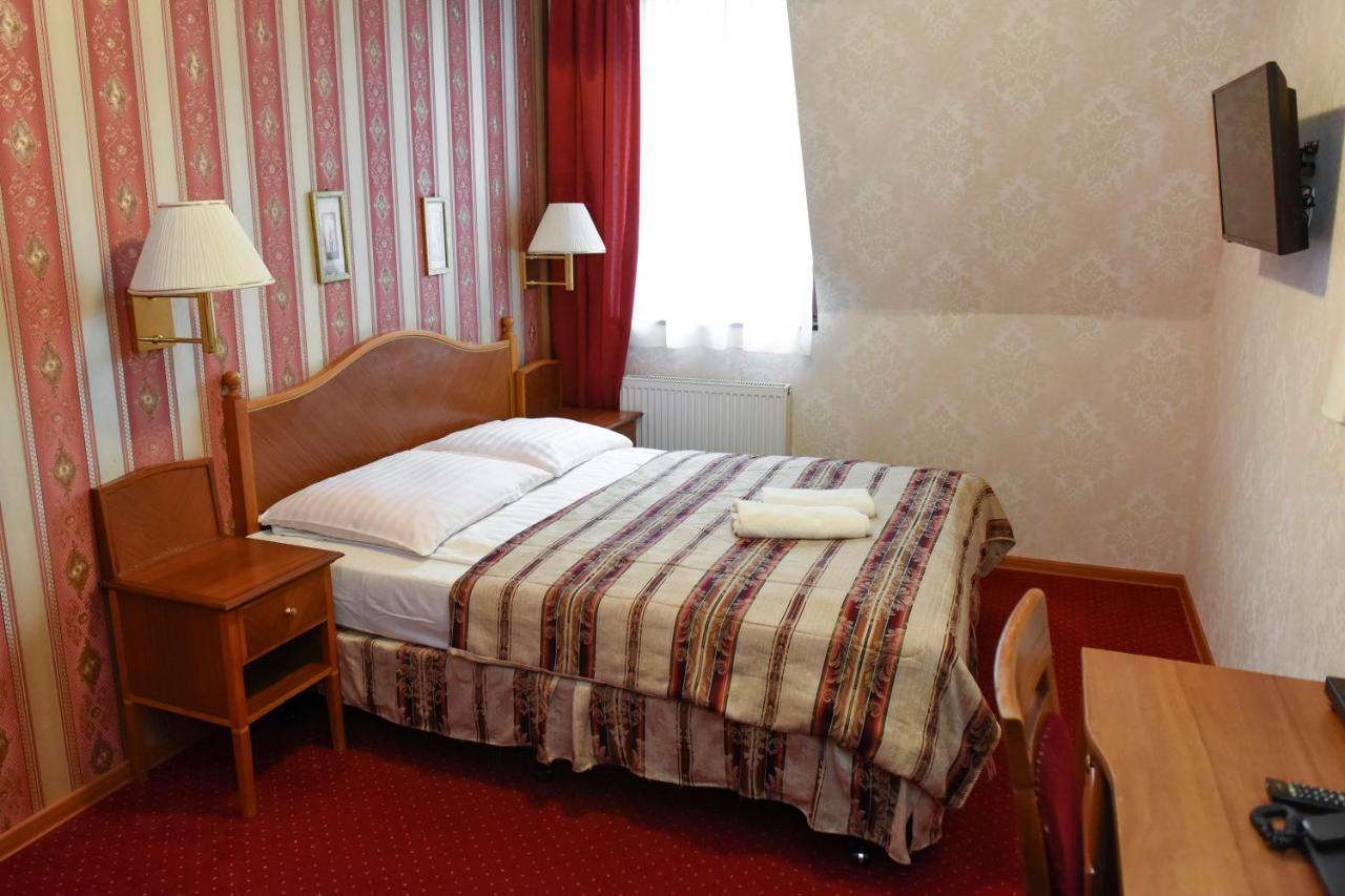 Dwor Ostoia Hotel Rymanow Exterior photo