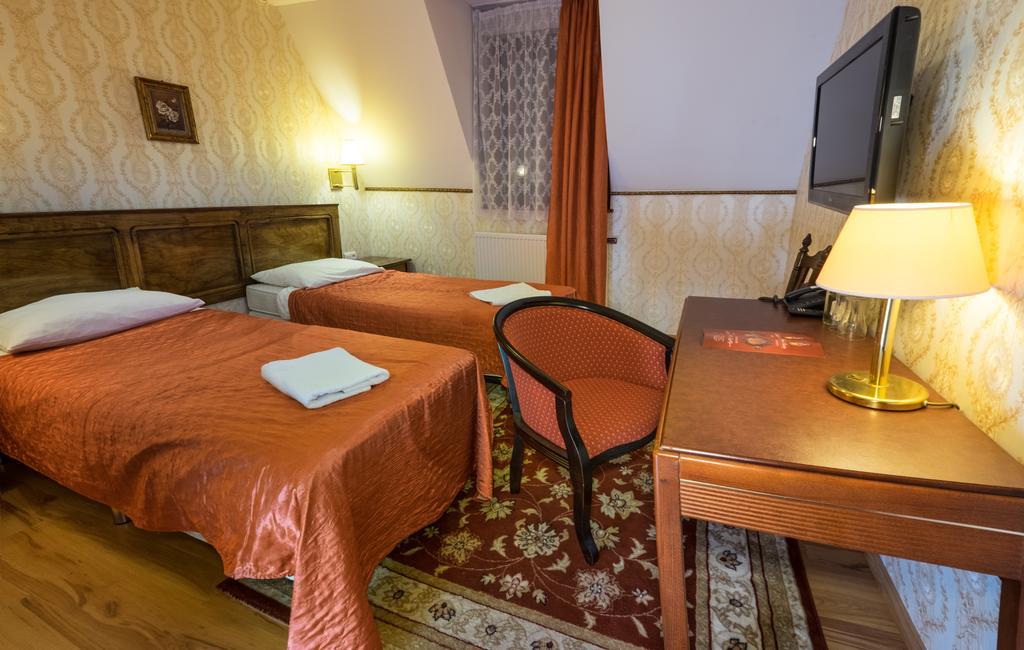 Dwor Ostoia Hotel Rymanow Exterior photo