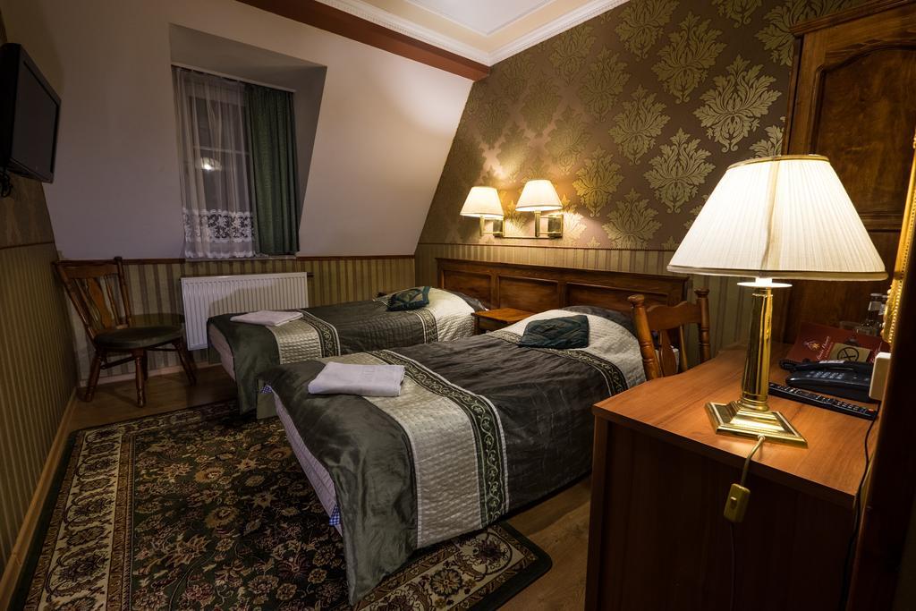 Dwor Ostoia Hotel Rymanow Exterior photo